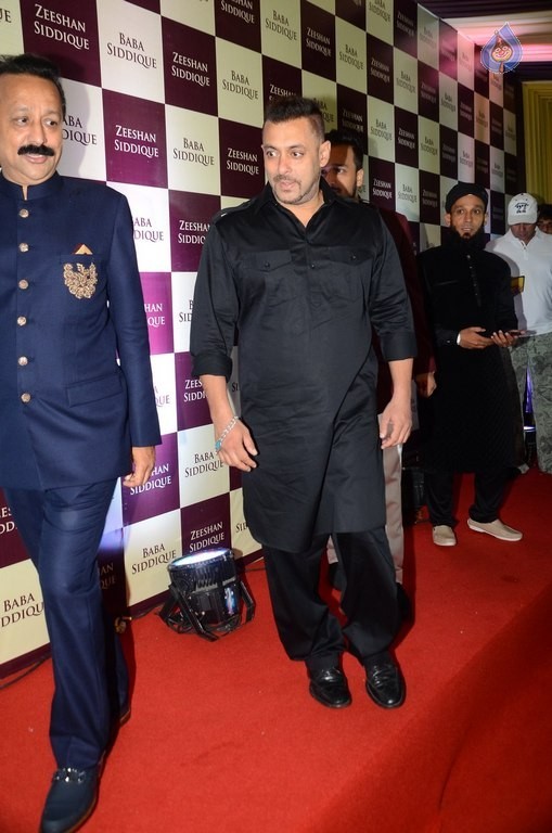 Bollywood Celebrities at Baba Siddique Ifter Party 1 - 57 / 80 photos