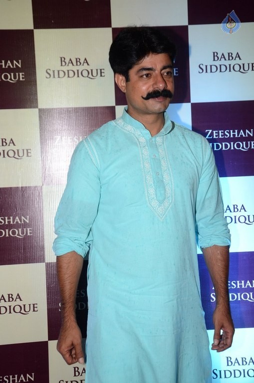 Bollywood Celebrities at Baba Siddique Ifter Party 1 - 64 / 80 photos