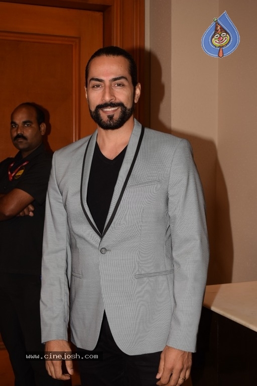 Bollywood Celebrities At Beti Flo GR8 Awards 2018 - 8 / 27 photos