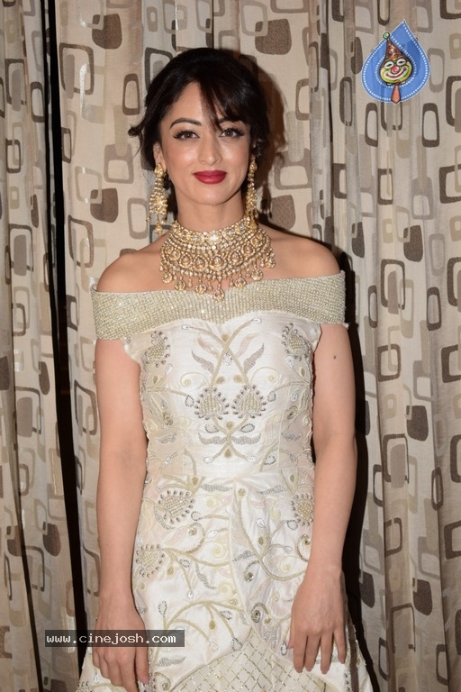 Bollywood Celebrities At Beti Flo GR8 Awards 2018 - 9 / 27 photos
