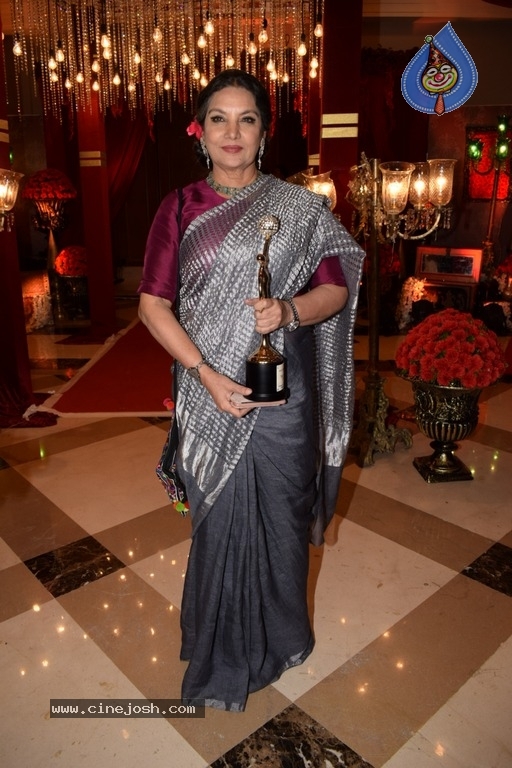 Bollywood Celebrities At Beti Flo GR8 Awards 2018 - 13 / 27 photos