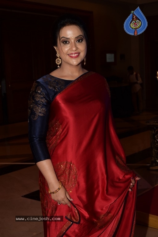 Bollywood Celebrities At Beti Flo GR8 Awards 2018 - 21 / 27 photos