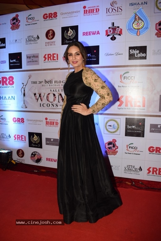 Bollywood Celebrities At Beti Flo GR8 Awards 2018 - 24 / 27 photos