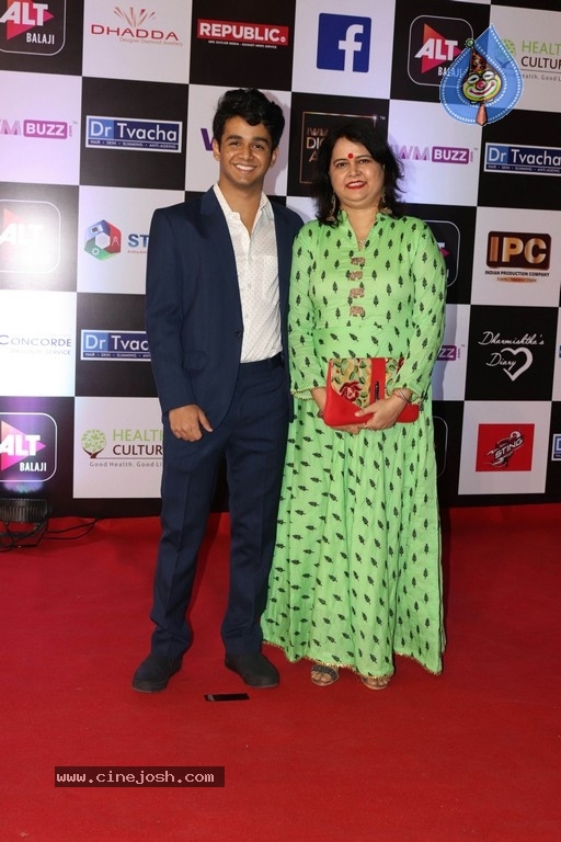 Bollywood Celebrities at Digital Awards Function - 5 / 51 photos