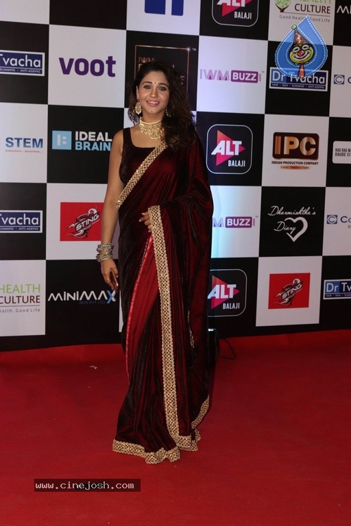 Bollywood Celebrities at Digital Awards Function - 18 / 51 photos