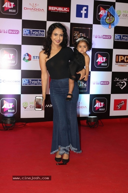 Bollywood Celebrities at Digital Awards Function - 36 / 51 photos