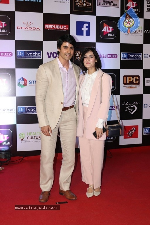 Bollywood Celebrities at Digital Awards Function - 42 / 51 photos