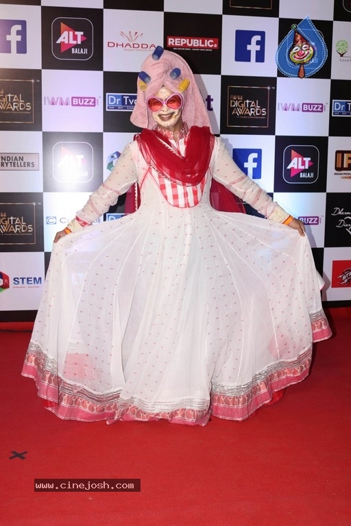 Bollywood Celebrities at Digital Awards Function - 46 / 51 photos