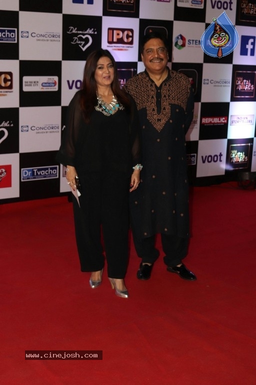 Bollywood Celebrities at Digital Awards Function - 50 / 51 photos