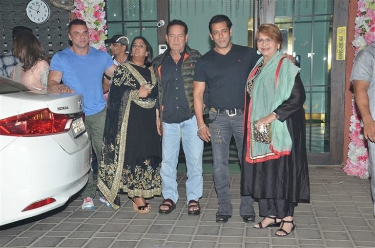 Bollywood Celebrities at Diwali Bash 2018 Photos - 31 / 35 photos