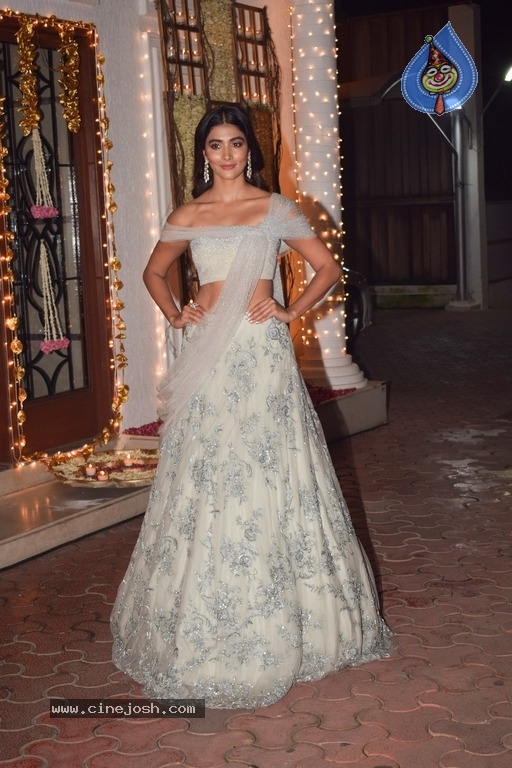 Bollywood Celebrities at Diwali Celebrations Photos - 1 / 76 photos