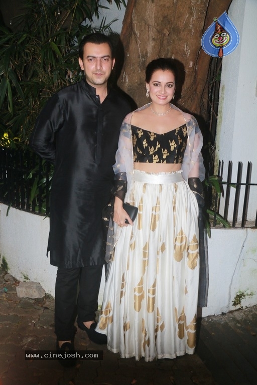Bollywood Celebrities at Diwali Celebrations Photos - 32 / 76 photos