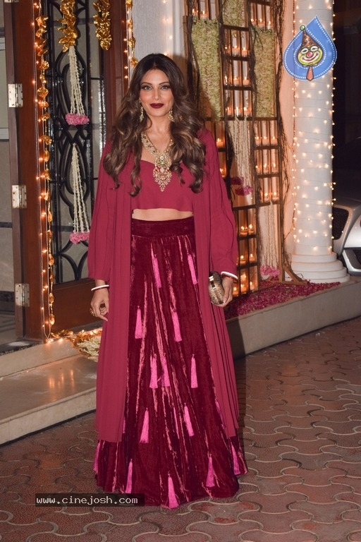 Bollywood Celebrities at Diwali Celebrations Photos - 49 / 76 photos