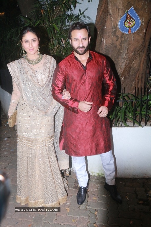 Bollywood Celebrities at Diwali Celebrations Photos - 74 / 76 photos