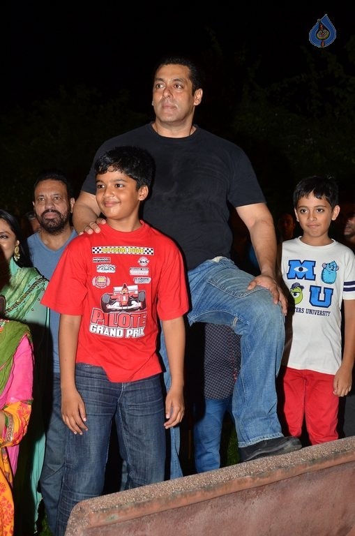 Bollywood Celebrities at Ganpati Visarjan - 2 / 48 photos