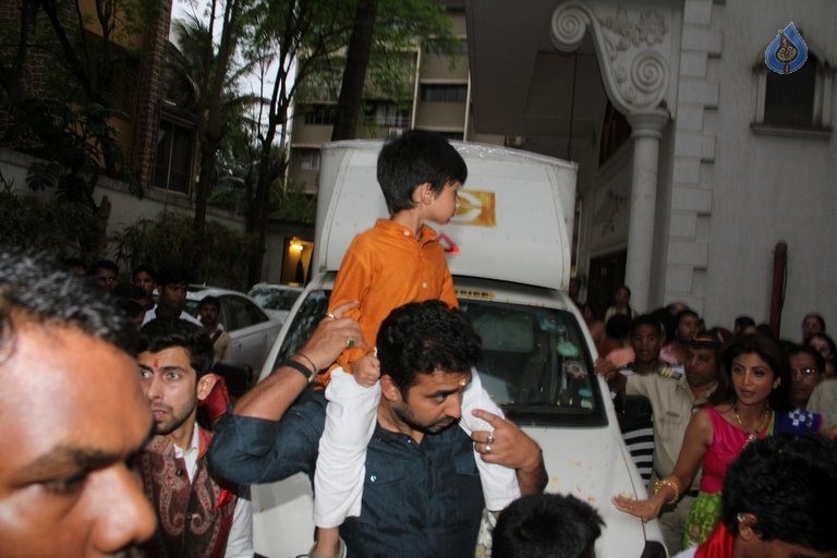 Bollywood Celebrities at Ganpati Visarjan - 3 / 48 photos