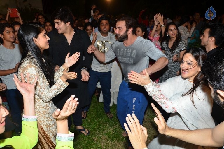 Bollywood Celebrities at Ganpati Visarjan - 4 / 48 photos