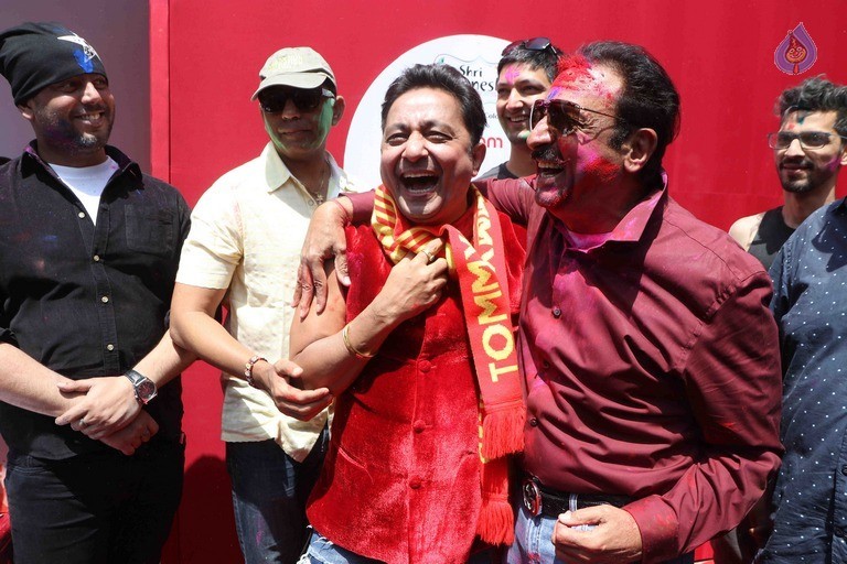 Bollywood Celebrities at Holi Celebrations - 39 / 84 photos