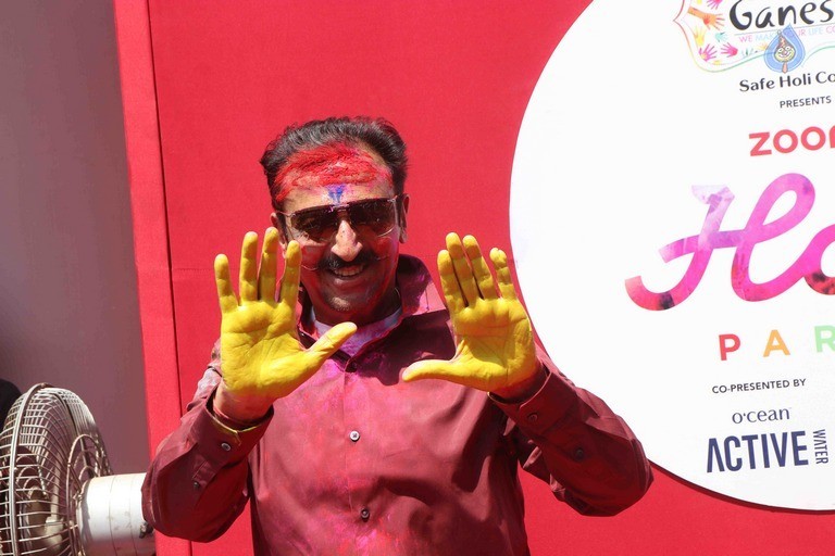 Bollywood Celebrities at Holi Celebrations - 40 / 84 photos