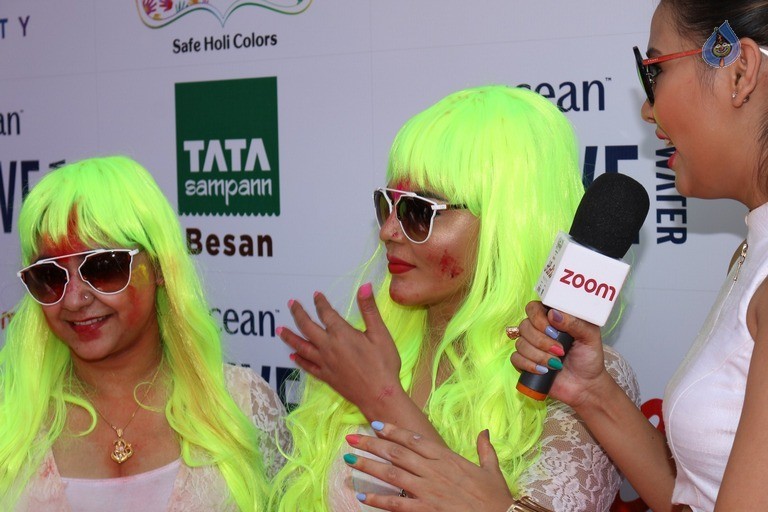 Bollywood Celebrities at Holi Celebrations - 79 / 84 photos
