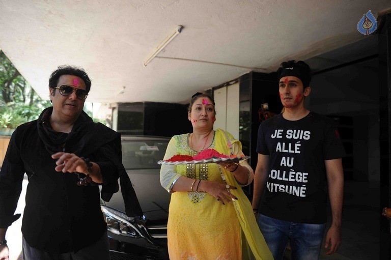 Bollywood Celebrities at Holi Celebrations - 82 / 84 photos
