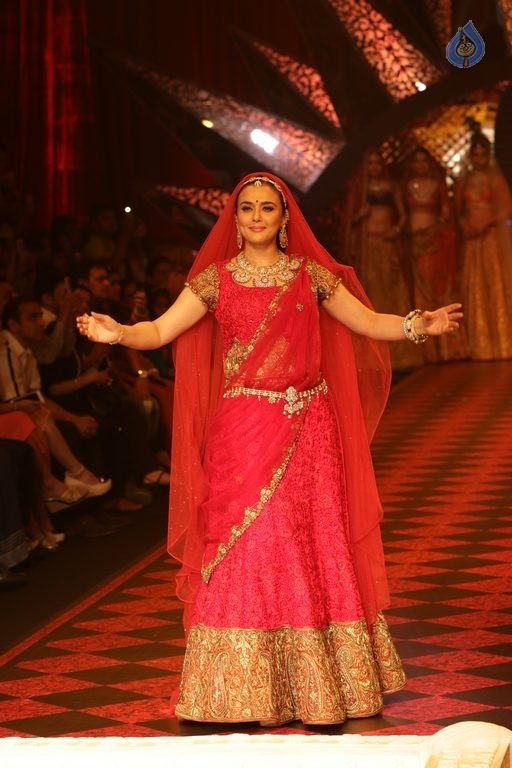 Bollywood Celebrities at IIJW 2015 Fashion Show 1 - 5 / 81 photos