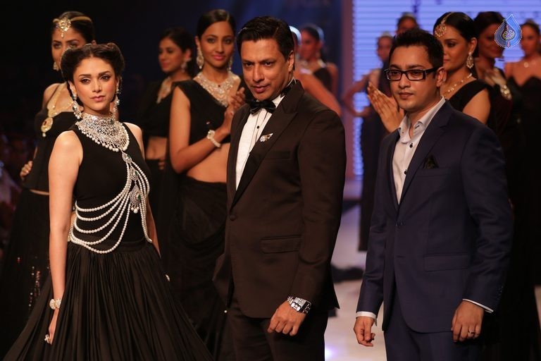 Bollywood Celebrities at IIJW 2015 Fashion Show 1 - 20 / 81 photos