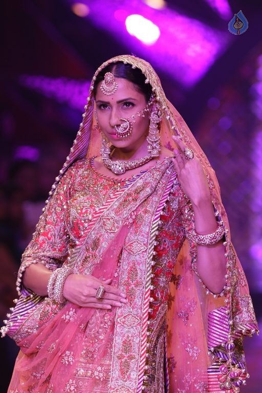 Bollywood Celebrities at IIJW 2015 Fashion Show 1 - 26 / 81 photos