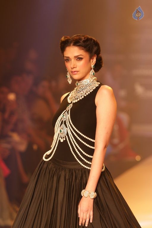 Bollywood Celebrities at IIJW 2015 Fashion Show 1 - 37 / 81 photos
