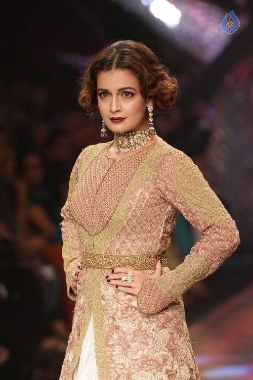 Bollywood Celebrities at IIJW 2015 Fashion Show 2 - 17 / 83 photos