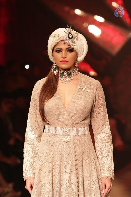Bollywood Celebrities at IIJW 2015 Fashion Show 2 - 23 / 83 photos