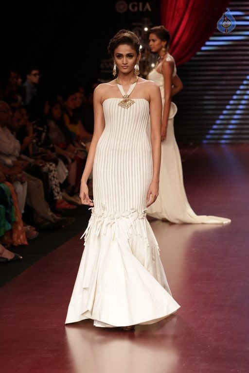 Bollywood Celebrities at IIJW 2015 Fashion Show 2 - 26 / 83 photos