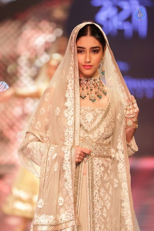 Bollywood Celebrities at IIJW 2015 Fashion Show 2 - 31 / 83 photos