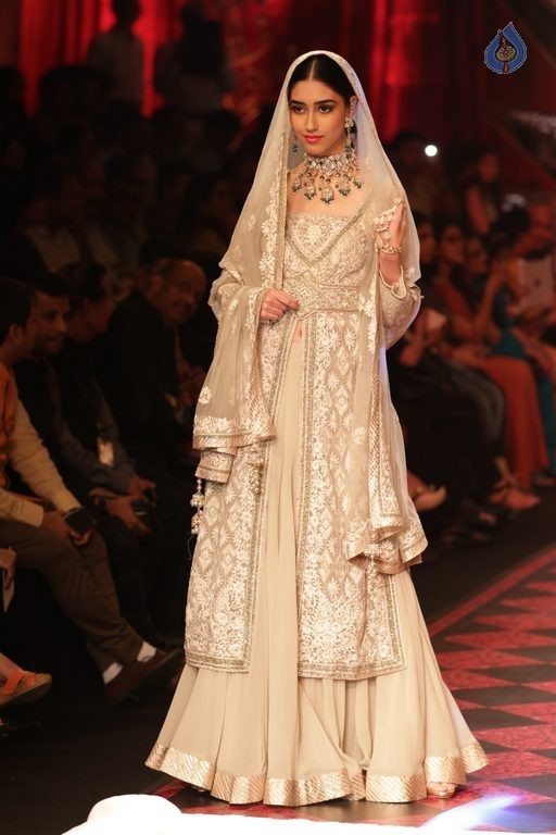 Bollywood Celebrities at IIJW 2015 Fashion Show 2 - 32 / 83 photos