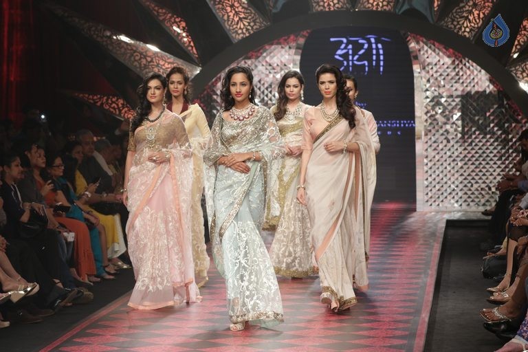 Bollywood Celebrities at IIJW 2015 Fashion Show 2 - 37 / 83 photos