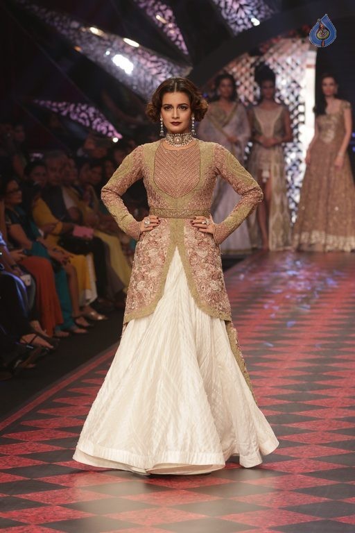 Bollywood Celebrities at IIJW 2015 Fashion Show 2 - 53 / 83 photos