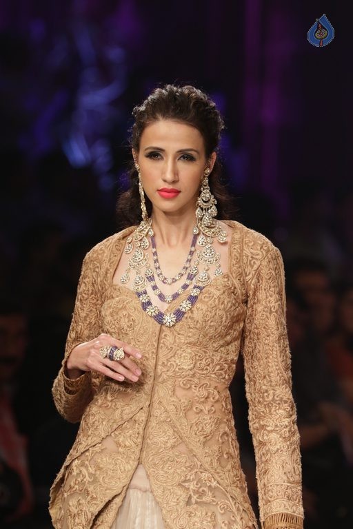 Bollywood Celebrities at IIJW 2015 Fashion Show 2 - 56 / 83 photos