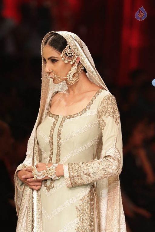 Bollywood Celebrities at IIJW 2015 Fashion Show 2 - 69 / 83 photos