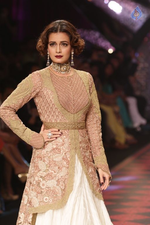 Bollywood Celebrities at IIJW 2015 Fashion Show 2 - 72 / 83 photos