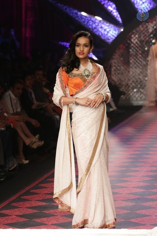 Bollywood Celebrities at IIJW 2015 Fashion Show 2 - 76 / 83 photos