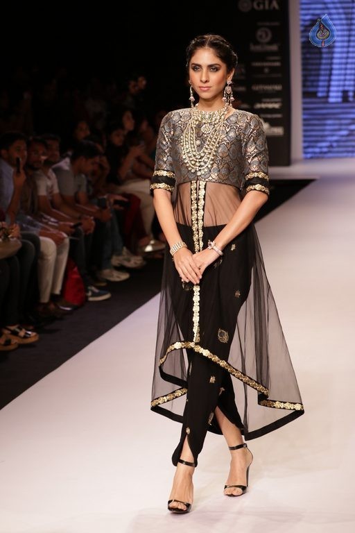 Bollywood Celebrities at IIJW 2015 Fashion Show 2 - 79 / 83 photos