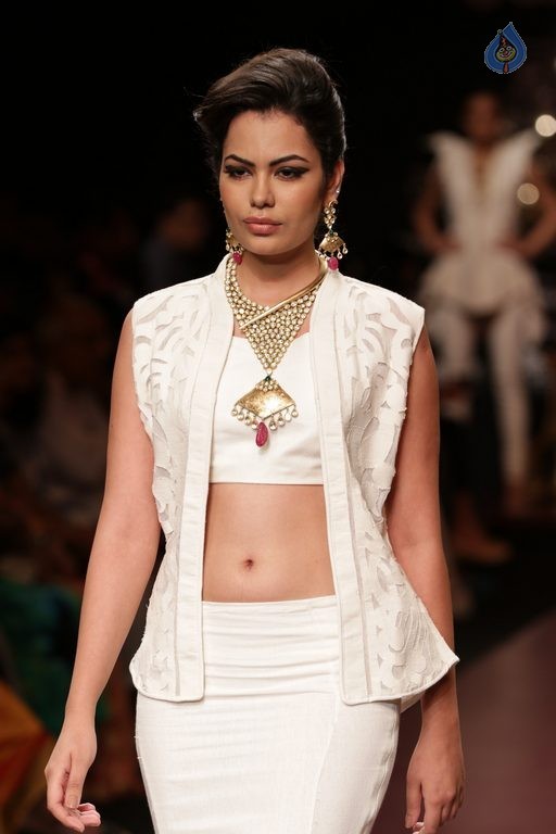 Bollywood Celebrities at IIJW 2015 Fashion Show 2 - 80 / 83 photos