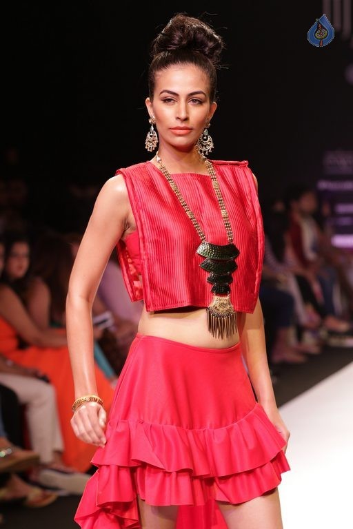 Bollywood Celebrities at IIJW 2015 Show - 22 / 90 photos