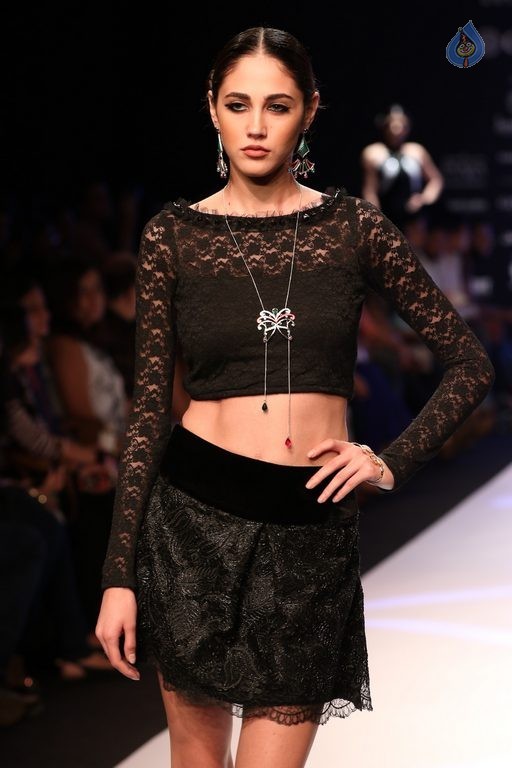 Bollywood Celebrities at IIJW 2015 Show - 31 / 90 photos