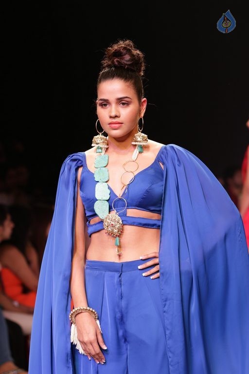 Bollywood Celebrities at IIJW 2015 Show - 62 / 90 photos