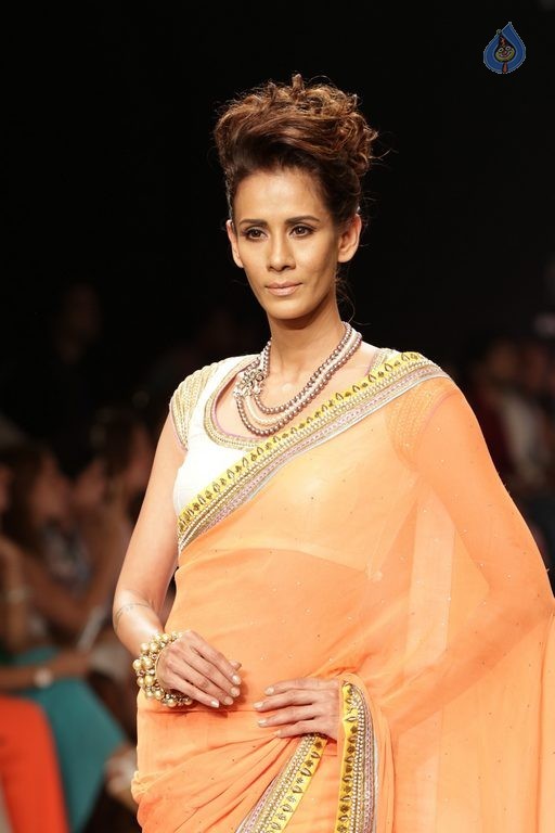 Bollywood Celebrities at IIJW 2015 Show - 77 / 90 photos