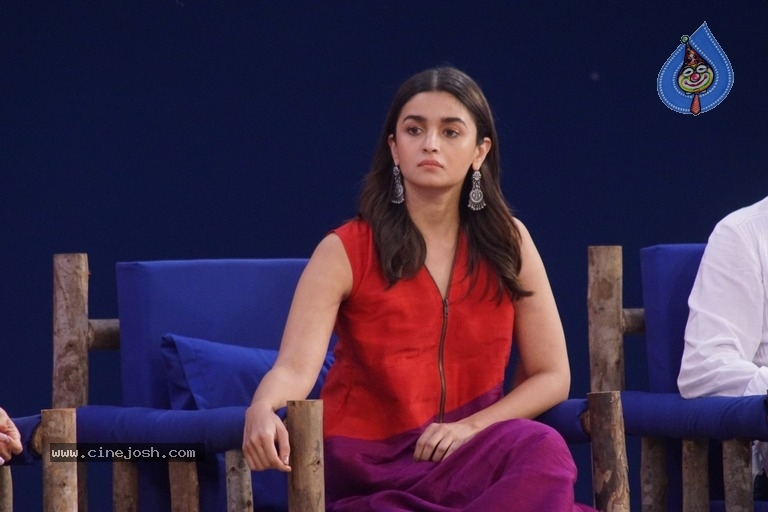 Bollywood Celebrities at Rashtriya Swachhta Diwas - 33 / 35 photos
