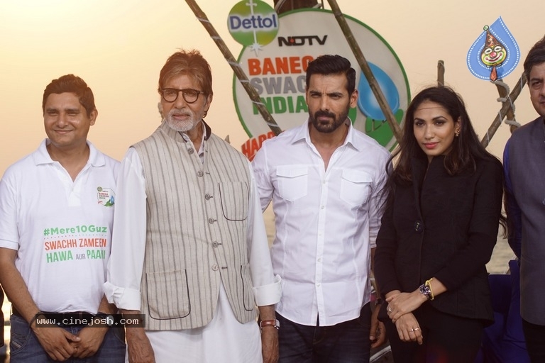 Bollywood Celebrities at Rashtriya Swachhta Diwas - 34 / 35 photos