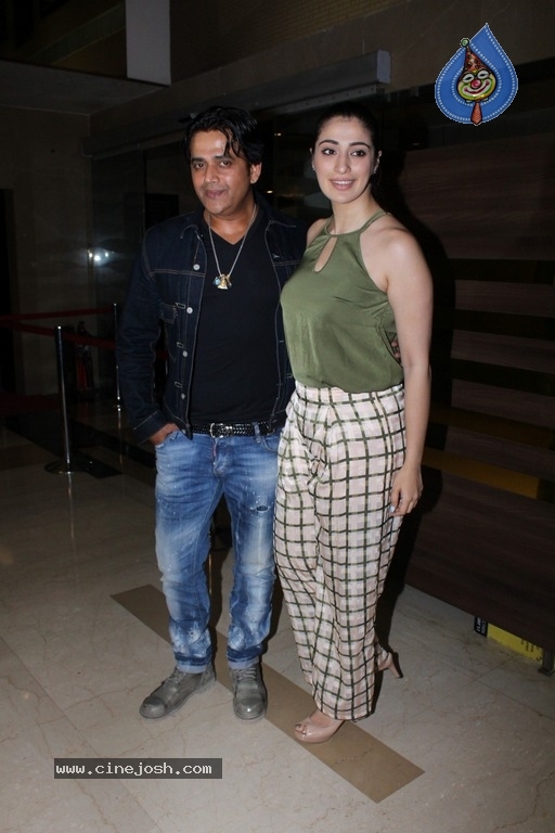 Bollywood Celebrities At Special Screening Of Julie 2 - 6 / 12 photos