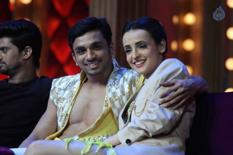 Bollywood Celebrities at Super Finale of JDJ - 27 / 48 photos